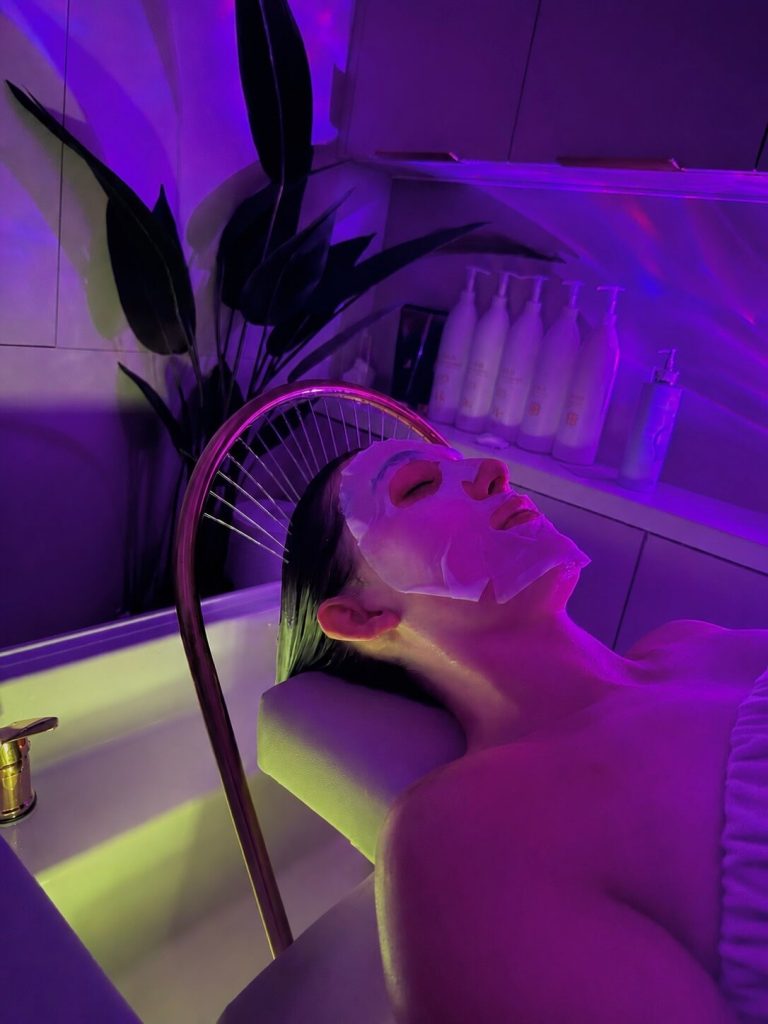 Home 1 Pakiety HEAD SPA - HEAD SPA SILK – Pakiet Podstawowy HEAD SPA SOFT – Pakiet Zaawansowany HEAD SPA GOLDEN – Pakiet Premium - Salon Berne Academy Warszawa Bemowo